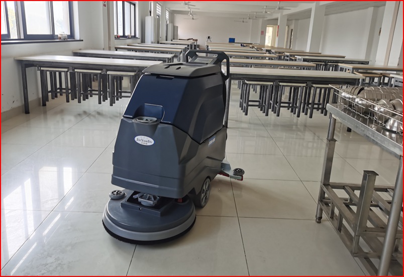 上海底特太仓厂区使用洁优德洗地机清洁餐厅地面